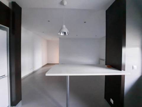 Apartamento T1 com parqueamento e arrecadação perto do Hospital de Santarém