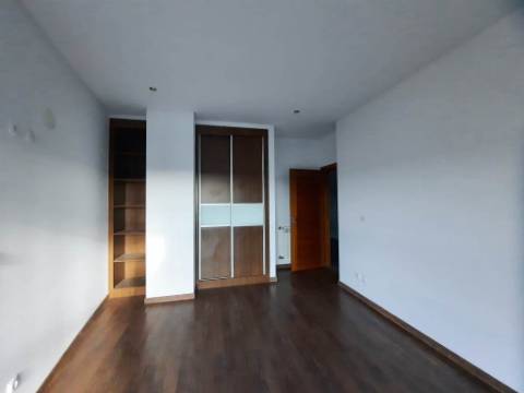 Apartamento T1 com parqueamento e arrecadação perto do Hospital de Santarém