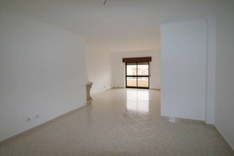 Apartamento T3 com parqueamento e arrecadação em Santarém