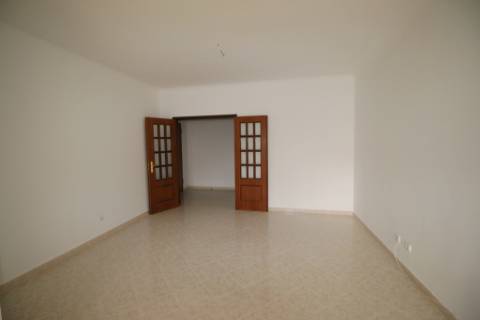 Apartamento T3 com parqueamento e arrecadação em Santarém