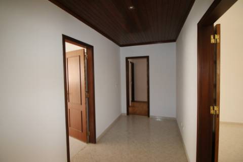 Apartamento T3 com parqueamento e arrecadação em Santarém