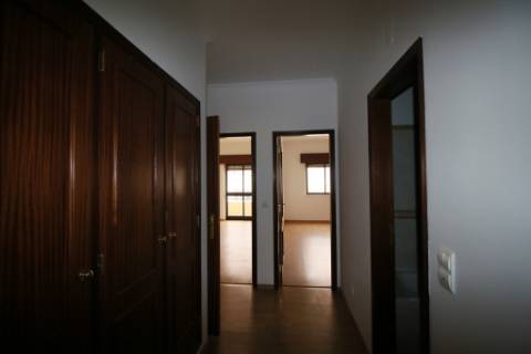 Apartamento T3 com parqueamento e arrecadação em Santarém