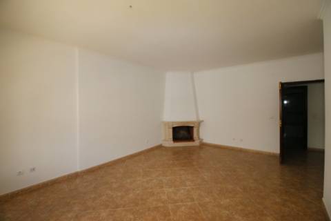 Apartamento T2 com parqueamento e arrecadação em Santarém