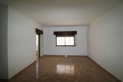 Apartamento T2 com parqueamento e arrecadação em Santarém