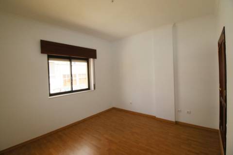 Apartamento T2 com parqueamento e arrecadação em Santarém