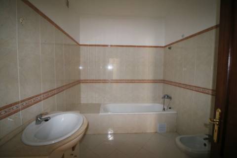 Apartamento T2 com parqueamento e arrecadação em Santarém