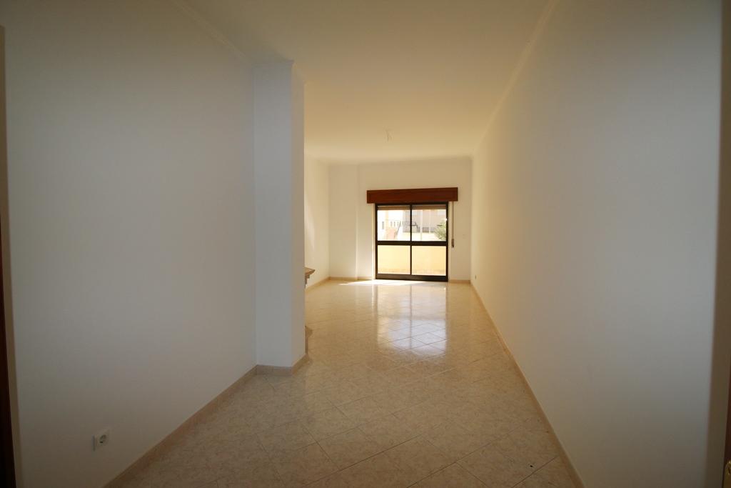 Apartamento T3 com 2 parqueamentos e arrecadação em Santarém