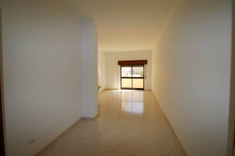 Apartamento T3 com 2 parqueamentos e arrecadação em Santarém