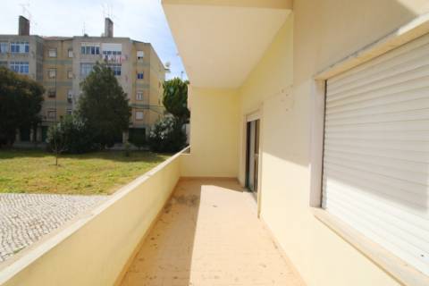 Apartamento T3 com 2 parqueamentos e arrecadação em Santarém