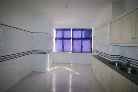 Apartamento T3 com 2 parqueamentos e arrecadação em Santarém