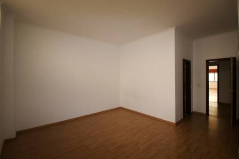 Apartamento T3 com 2 parqueamentos e arrecadação em Santarém