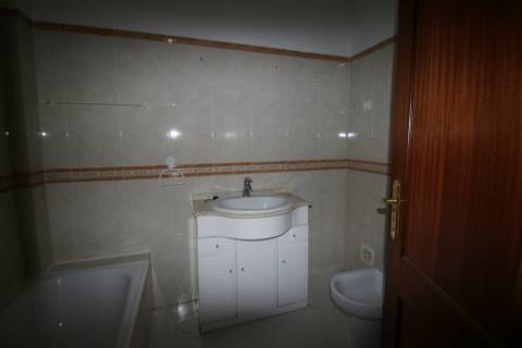 Apartamento T3 com 2 parqueamentos e arrecadação em Santarém