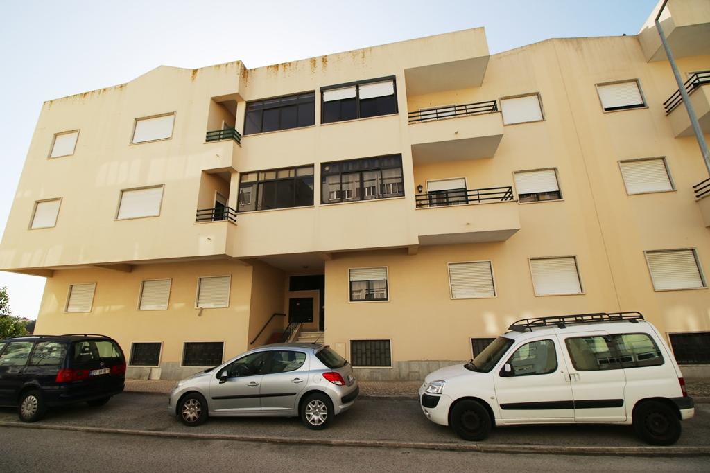 Apartamento T2 com parqueamento e arrecadação em Santarém