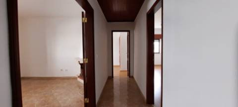 Apartamento T2 com parqueamento e arrecadação em Santarém