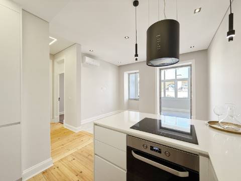 Apartamento T3 RENOVADO na Avenida Almirante Reis - Lisboa