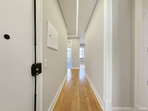 Apartamento T3 RENOVADO na Avenida Almirante Reis - Lisboa