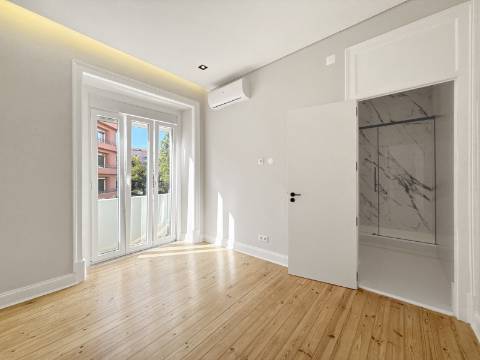 Apartamento T3 RENOVADO na Avenida Almirante Reis - Lisboa