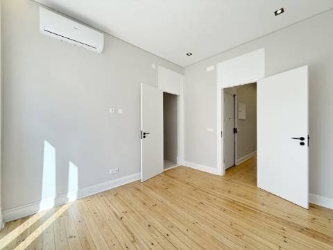 Apartamento T3 RENOVADO na Avenida Almirante Reis - Lisboa
