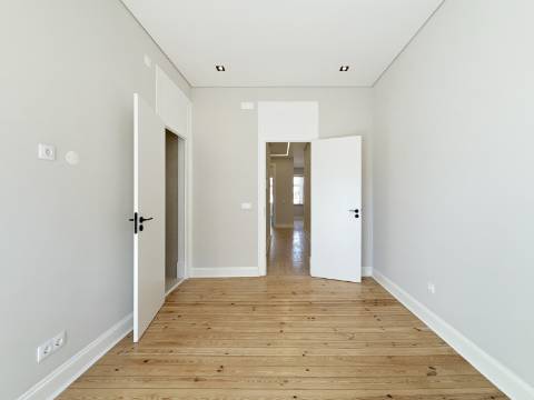 Apartamento T3 RENOVADO na Avenida Almirante Reis - Lisboa