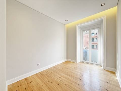 Apartamento T3 RENOVADO na Avenida Almirante Reis - Lisboa