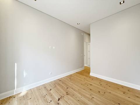 Apartamento T3 RENOVADO na Avenida Almirante Reis - Lisboa