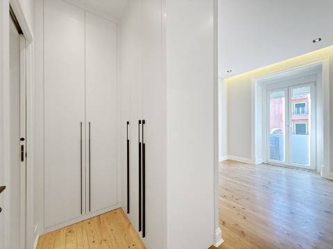 Apartamento T3 RENOVADO na Avenida Almirante Reis - Lisboa