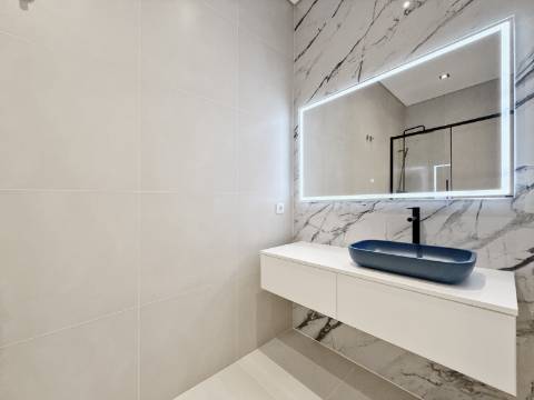 Apartamento T3 RENOVADO na Avenida Almirante Reis - Lisboa