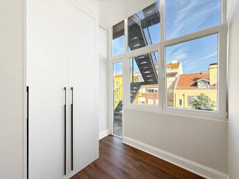 Apartamento T3 RENOVADO na Avenida Almirante Reis - Lisboa