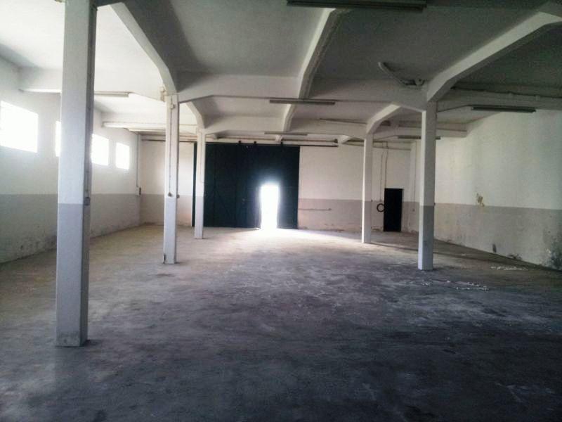 Armazém com 363m2 para arrendar perto da Estação de Comboios