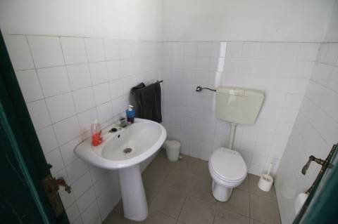 Armazém com 363m2 para arrendar perto da Estação de Comboios