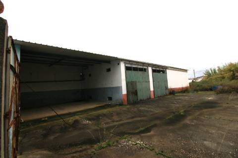 Armazém com 2.134m2 a necessitar de licenciamento - Alcanena