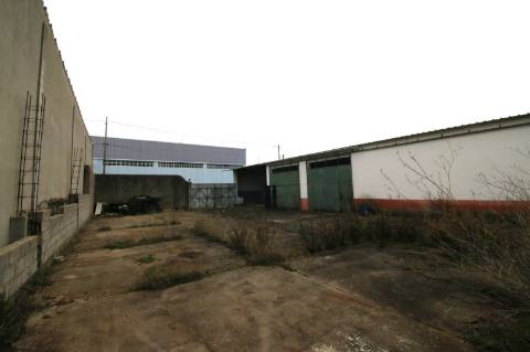 Armazém com 2.134m2 a necessitar de licenciamento - Alcanena