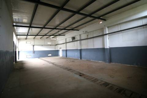 Armazém com 2.134m2 a necessitar de licenciamento - Alcanena