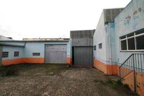 Armazém com 2.134m2 a necessitar de licenciamento - Alcanena