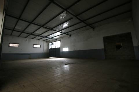 Armazém com 2.134m2 a necessitar de licenciamento - Alcanena