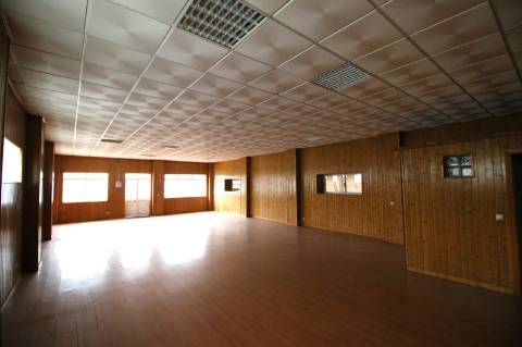 Armazém com 2.134m2 a necessitar de licenciamento - Alcanena