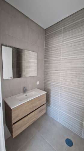 Apartamento T4, último piso com terraço grande.