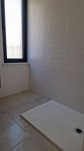 Apartamento T4, último piso com terraço grande.