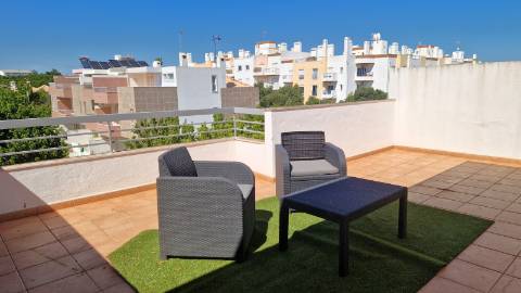 Moradia com terraço, varandas e garagem perto de Tavira