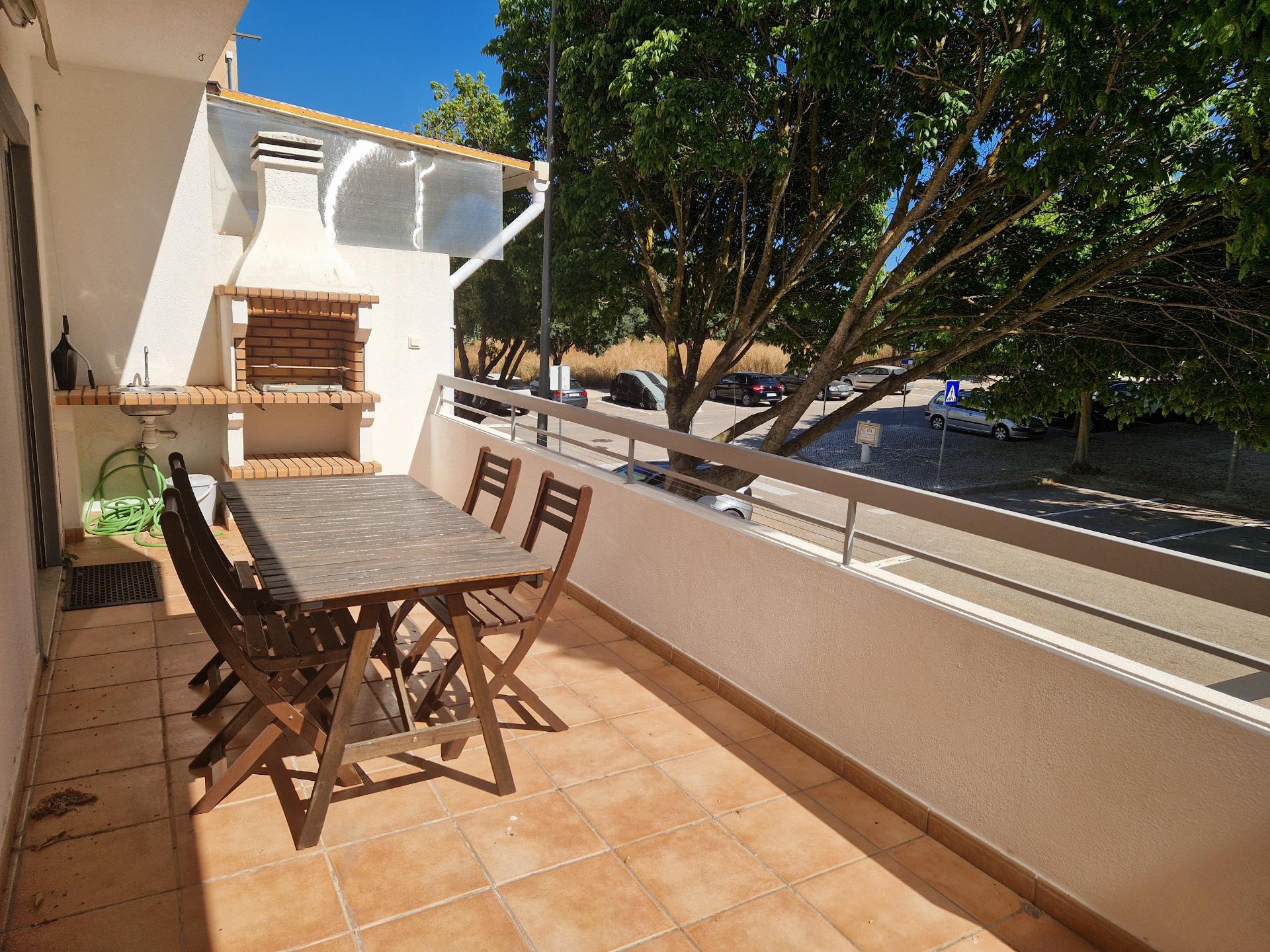 Moradia com terraço, varandas e garagem perto de Tavira