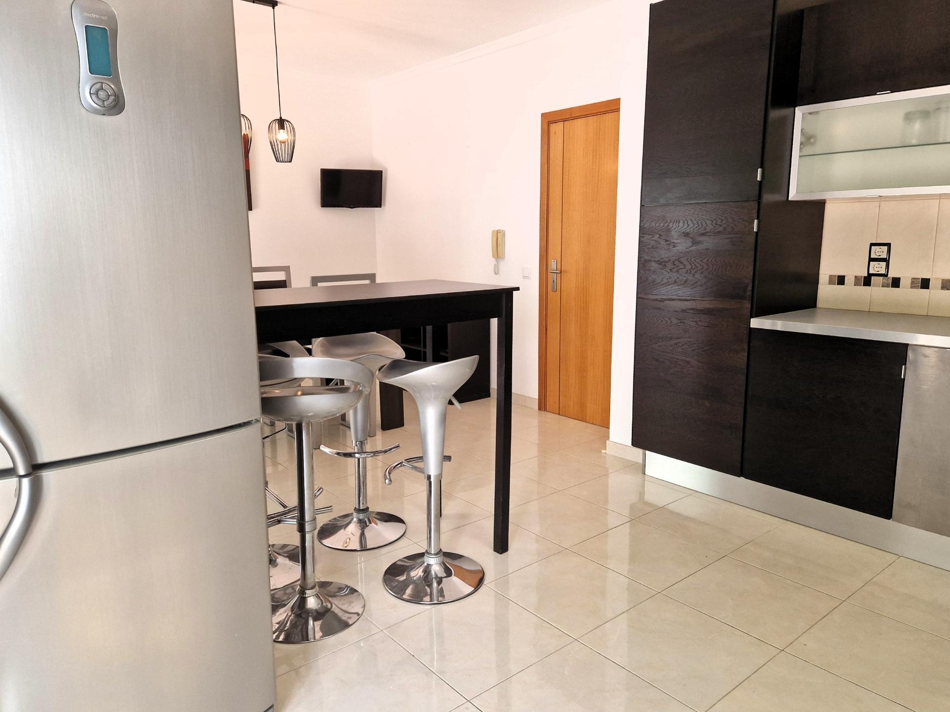 Moradia com terraço, varandas e garagem perto de Tavira