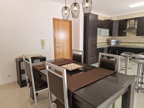 Moradia com terraço, varandas e garagem perto de Tavira