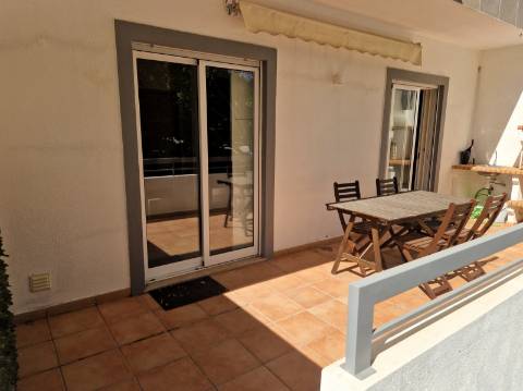 Moradia com terraço, varandas e garagem perto de Tavira