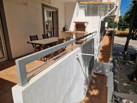 Moradia com terraço, varandas e garagem perto de Tavira