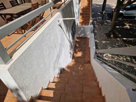 Moradia com terraço, varandas e garagem perto de Tavira