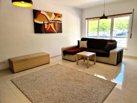 Moradia com terraço, varandas e garagem perto de Tavira