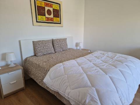 Moradia com terraço, varandas e garagem perto de Tavira