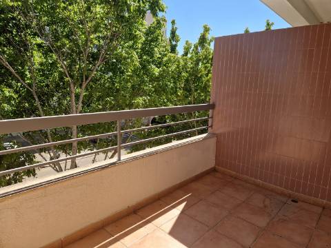 Moradia com terraço, varandas e garagem perto de Tavira