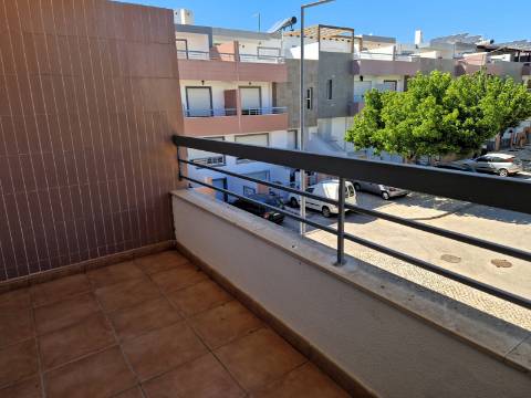 Moradia com terraço, varandas e garagem perto de Tavira