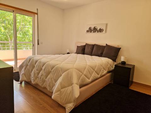 Moradia com terraço, varandas e garagem perto de Tavira